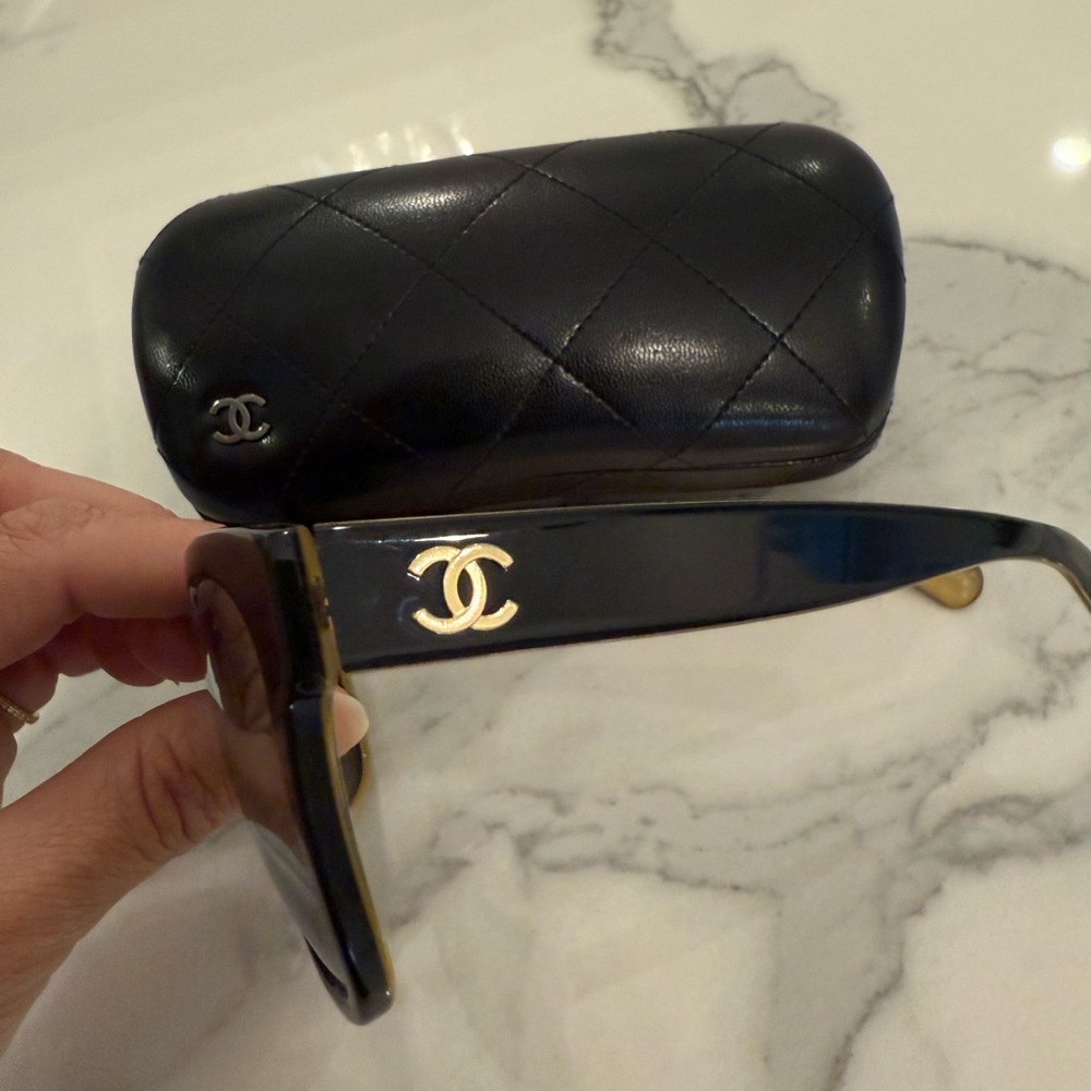 Chanel sunglasses - Picture 3 of 3